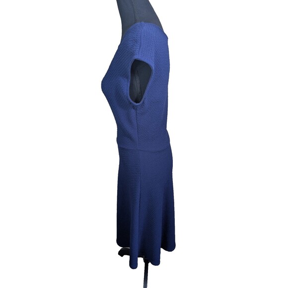 Gilli Womens Dress Cap Sleeve Fit & Flare Blue Keyhole Back Textured Size Small - Picture 4 of 9